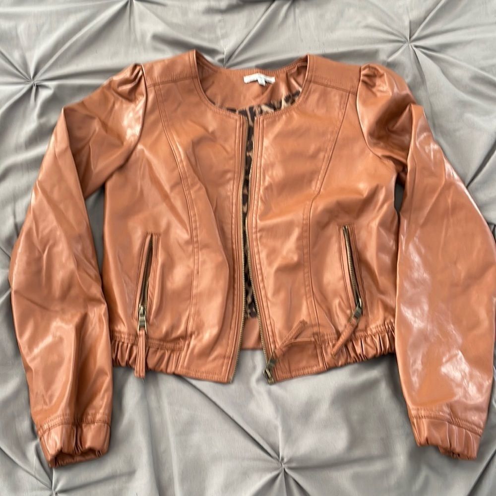 Superย cuteโPleather short jacket